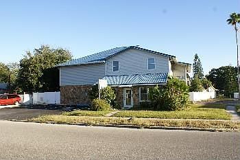 1st image of 915 29th Ave W