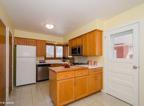 2nd image of 1942 Big Oak Ln