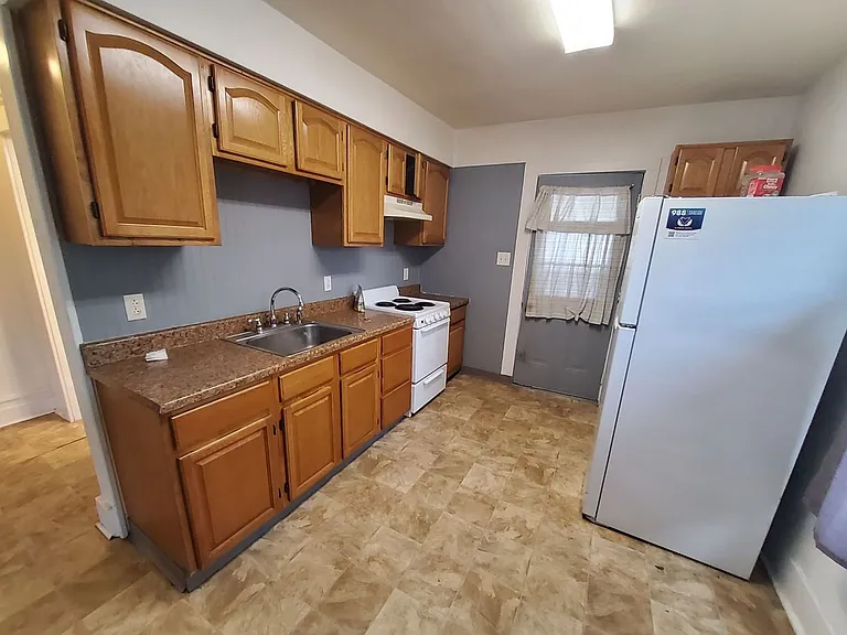 467 Northampton St — Photo 2