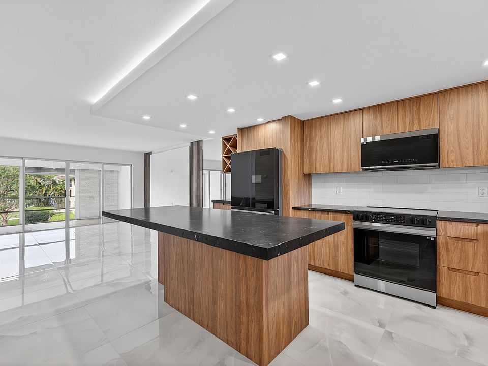 1st image of 2134 NE 36th Street #82