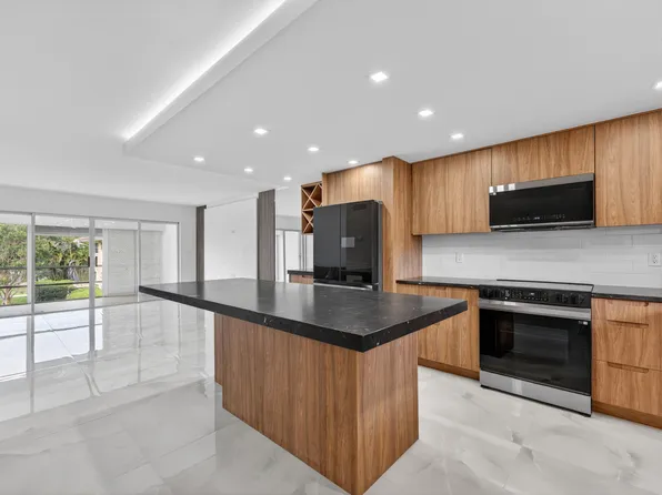 2134 NE 36th Street #82, Lighthouse Point, FL 33064