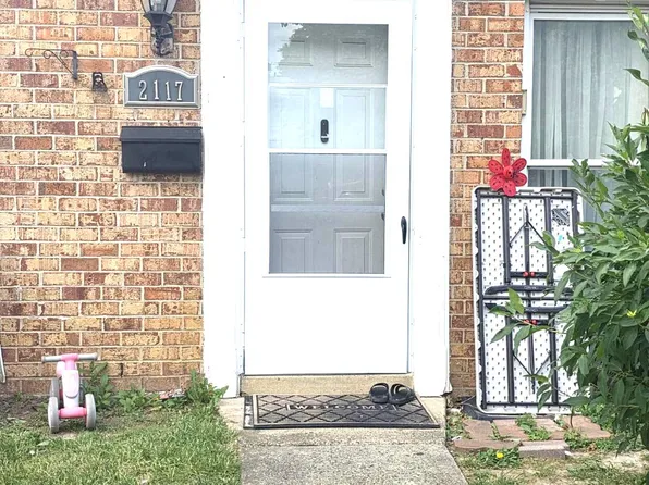 2117 Ferguson Pl, Herndon, VA 20170