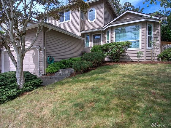 2nd image of 22464 NE 9th Dr