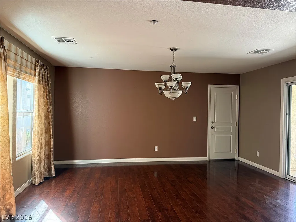 3 bed, 2.5 bath, 2280 sqft, $2,500 — Photo 2