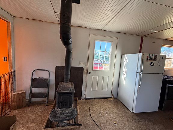 5th image of 946 Main Street