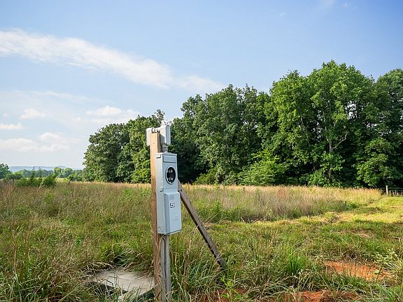 4th image of 846 Hidden River Rd