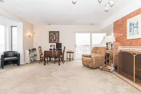 Sold by Century 21 Marciano | media 28