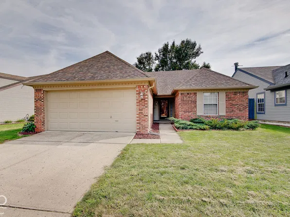 1531 Lake Point Ln N, Greenwood, IN 46142