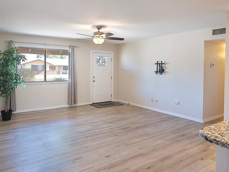 1236 E Del Rio Dr — Photo 6