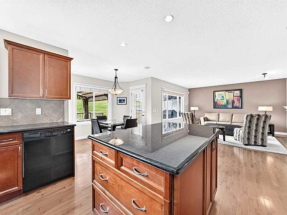 5th image of 127 NE Royal Birch Way NW