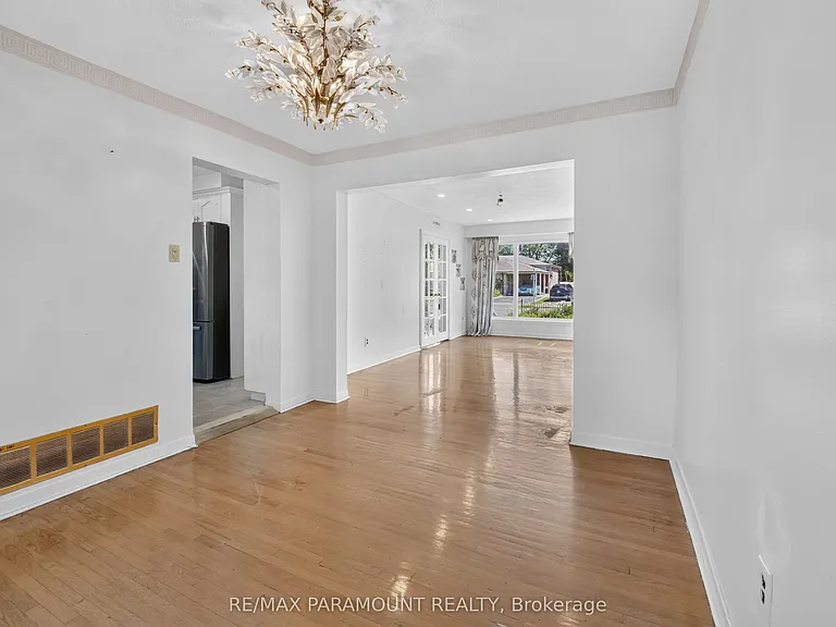 47 Cloverdale Dr — Photo 10