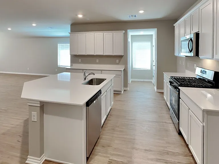 2932 Firefly Dr — Photo 7