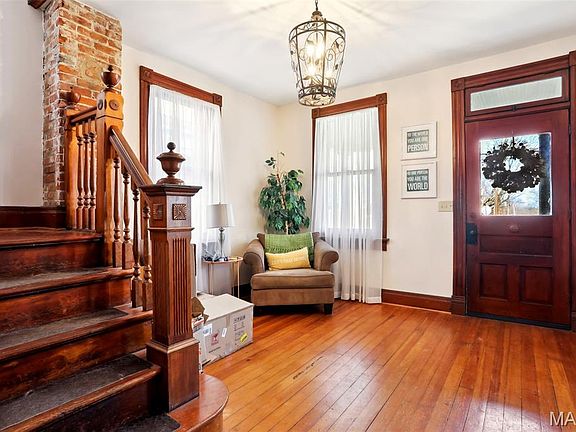 3rd image of 502 W 5th St