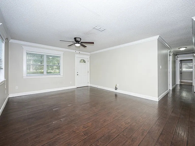20608 Scarborough Rd — Photo 10