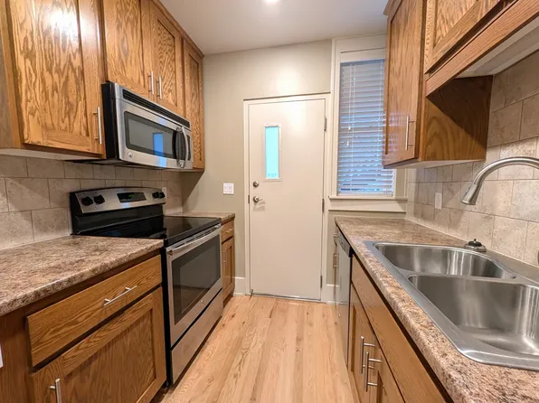 3708 Dodge St, Omaha, NE 68131