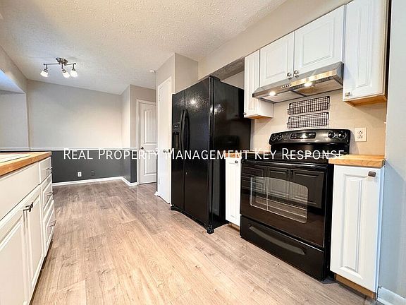 5th image of 105 Peartree Dr