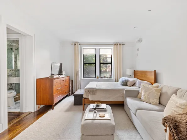 319 West 18th Street 1F image 1 of 10