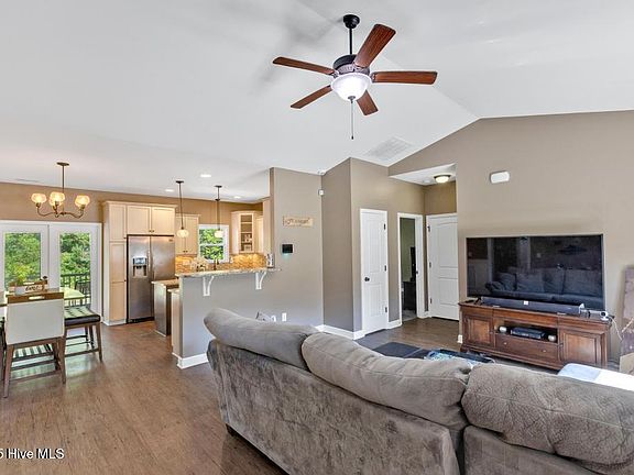 3rd image of 103 Grangers Court