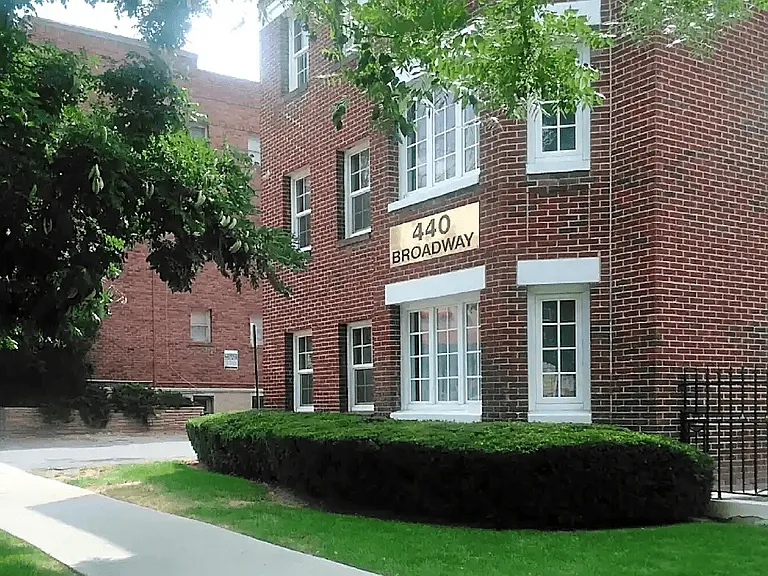 Broadway Apartments — Photo 15