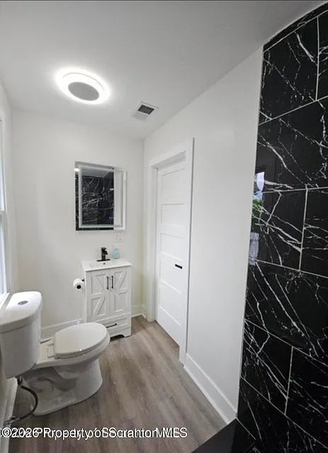 5 bed, 2300 sqft, $2,500 — Photo 1