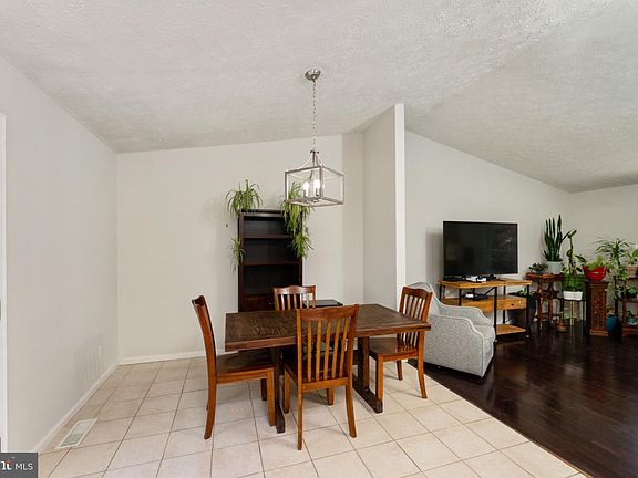 5th image of 10844 Blake Ln