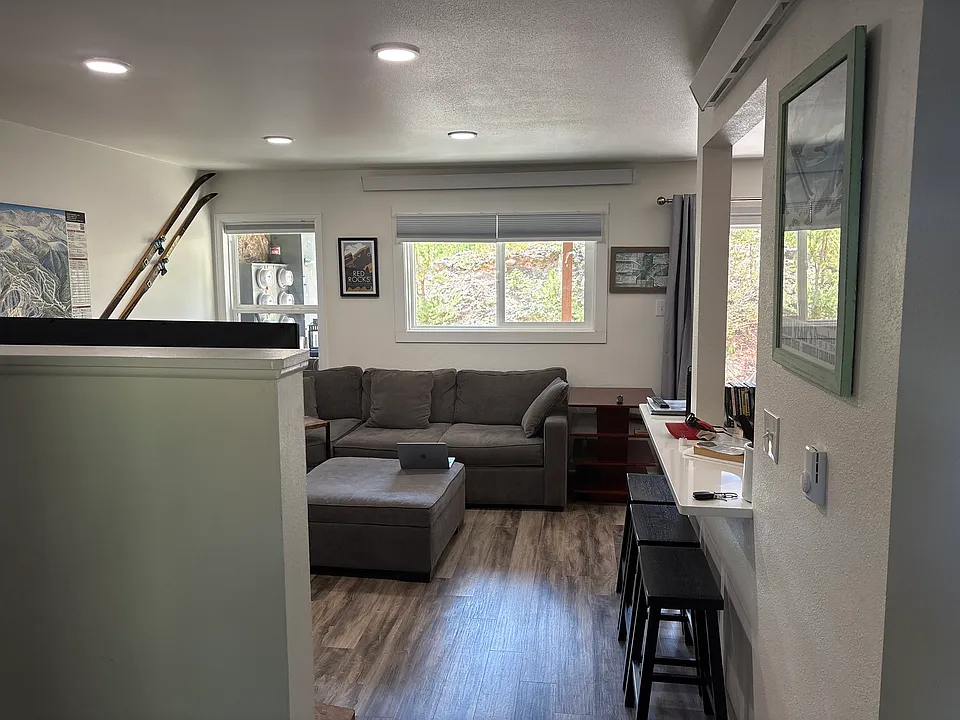 272 Van Anderson Dr #5