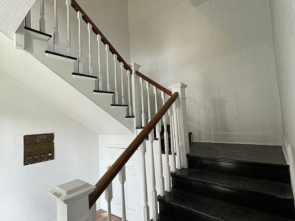 3rd image of 660-670 Ockley Sq #8