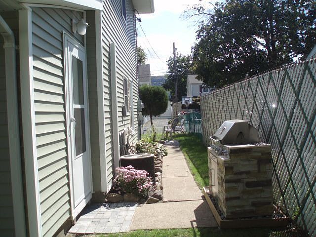 2nd image of 10 Kwiecinski St
