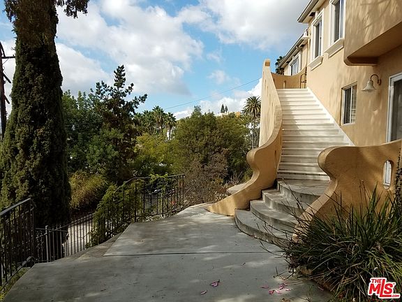 2nd image of 1958 N Gramercy Pl