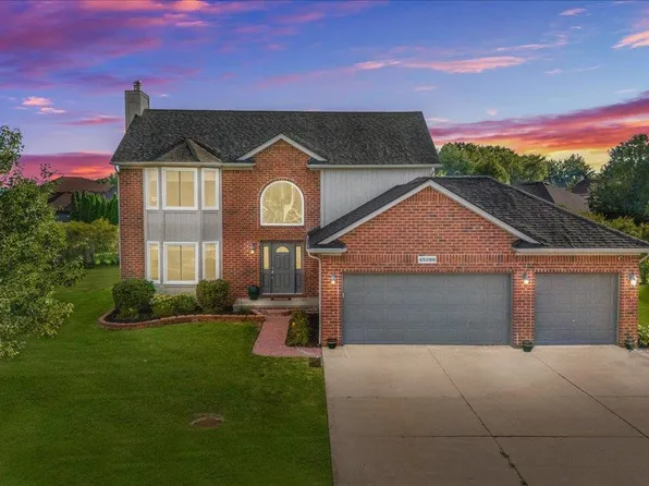 45299 Debbie Ct, Macomb, MI 48042