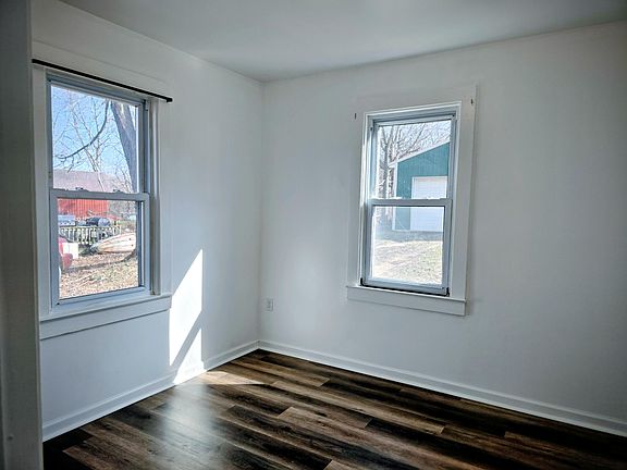 5th image of 313 Saint Joseph St