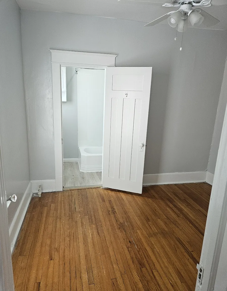 La Selle Apartments — Photo 2