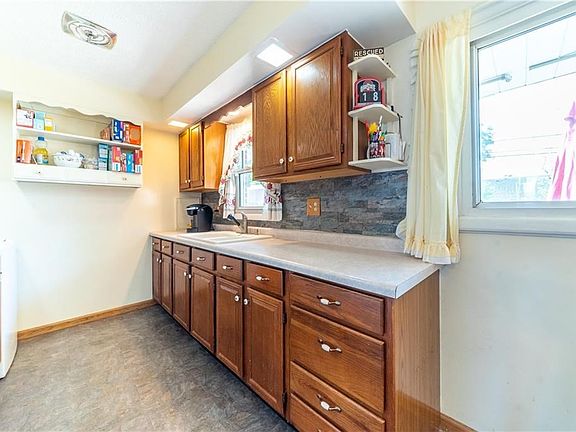 3rd image of 338 Buttercup Ave