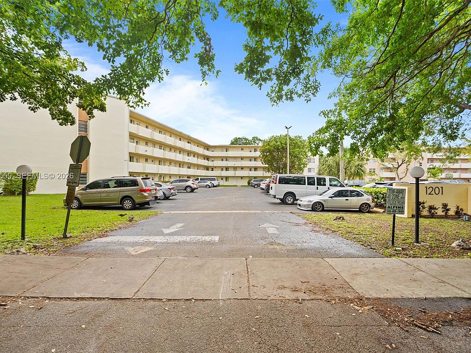 1st image of 1201 NE 191st St #G219