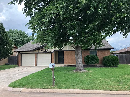 1004 Penn Ln Photo 1