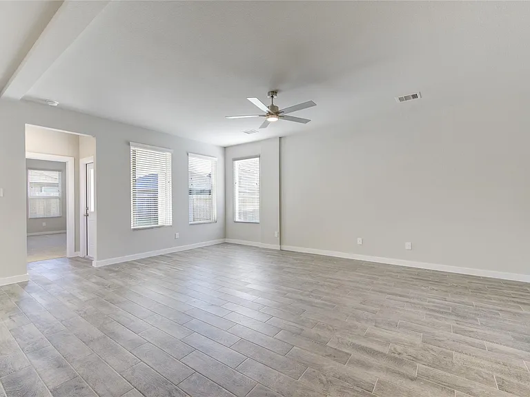 2623 Finley Ln — Photo 9