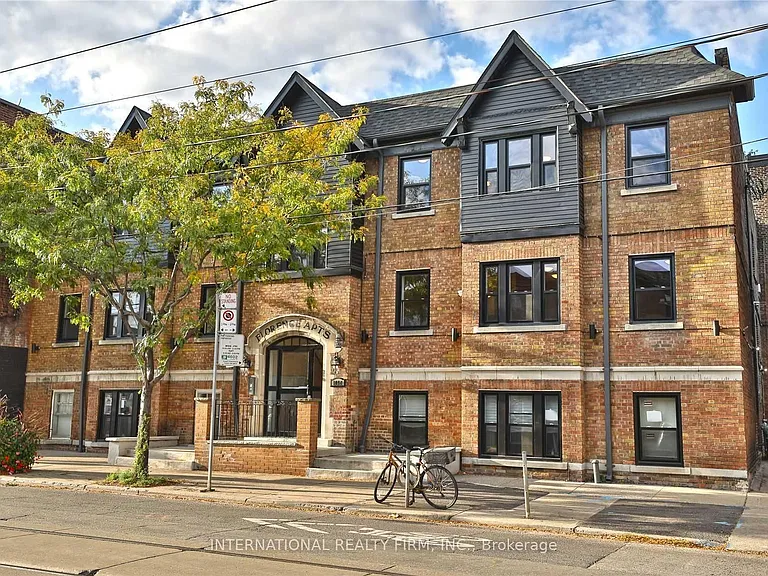 1094 College St #11 — Photo 1