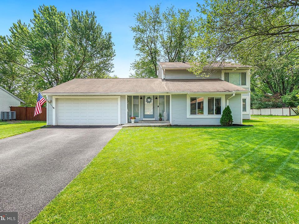 1st image of 212 W Meadowland Ln