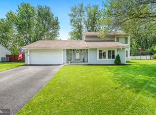 212 W Meadowland Ln, Sterling, VA 20164