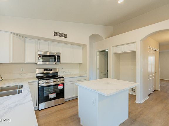 4th image of 16738 W FILLMORE Street