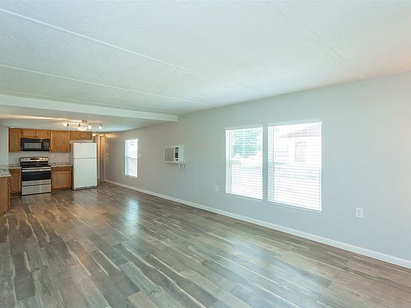 3rd image of 1907 N Garden Ave