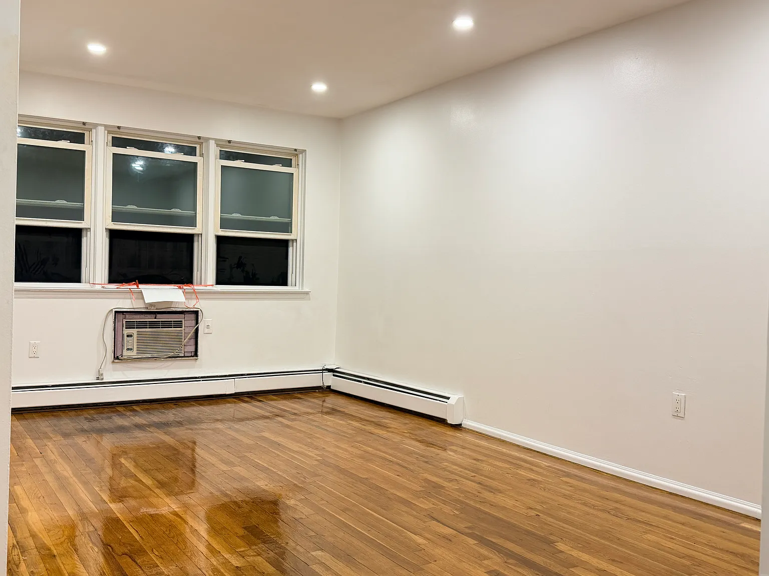 3 bed, 1100 sqft, $3,200 — Photo 3