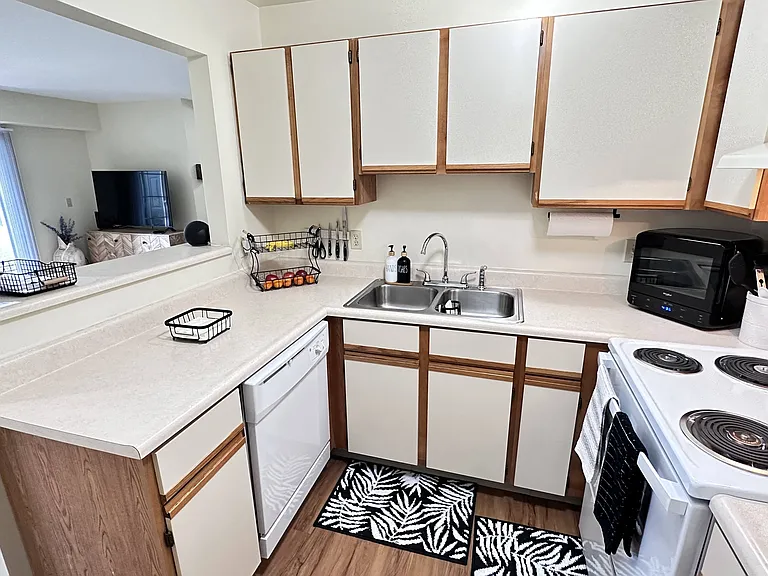 Brookwood Farms Apartments — Photo 5