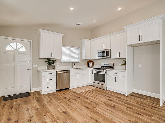 3rd image of 1988 Rosemary Pl