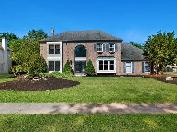 701 Fox Hollow Dr, Yardley, PA 19067