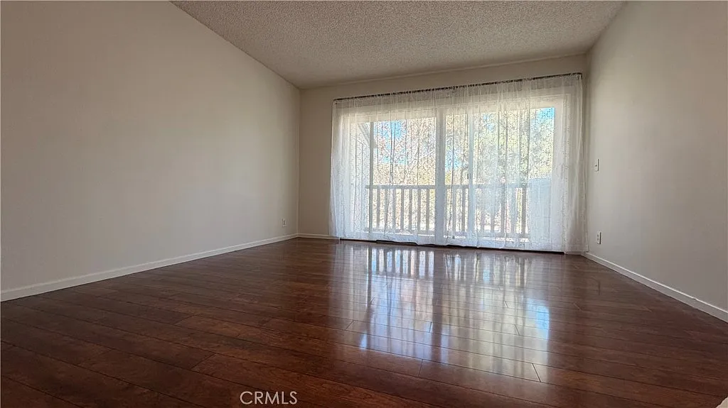 2 bed, 936 sqft, $2,800 — Photo 3