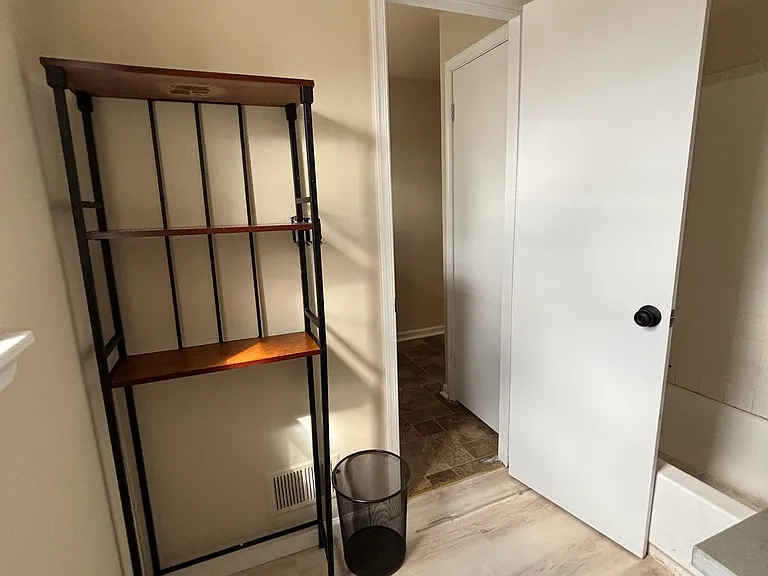 116 S Schroeder St — Photo 14