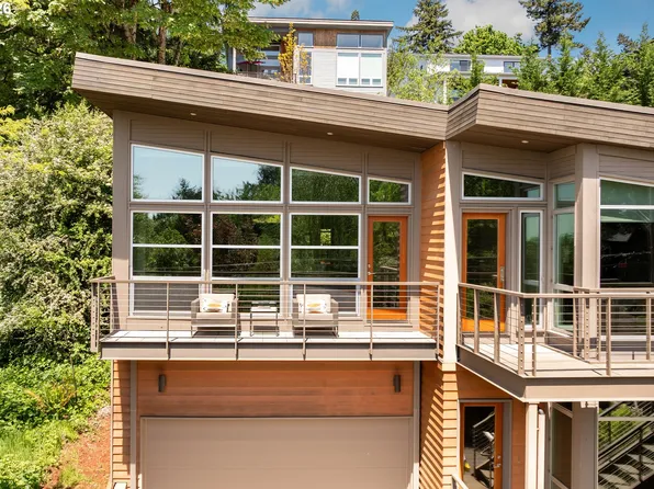 3741 SW Sweetbriar Dr, Portland, OR 97221