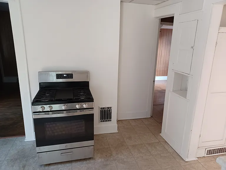 Kitchen (stove, entry to second bedroom on the top right, bathroom to the right)