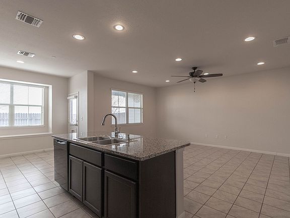 5th image of 2880 Donnell Dr Unit 3902